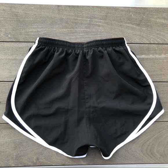 Nike Women’s running shorts - Picture 4 of 4
